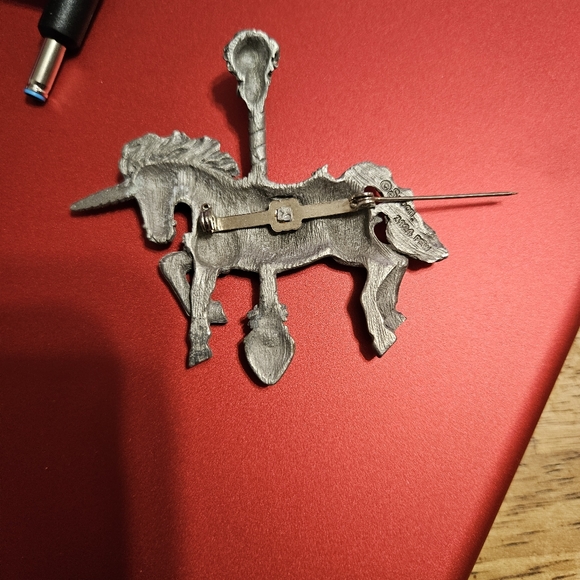 Vintage Spoontiques Signed Pewter Unicorn Carousel Pin Brooch - Picture 2 of 5